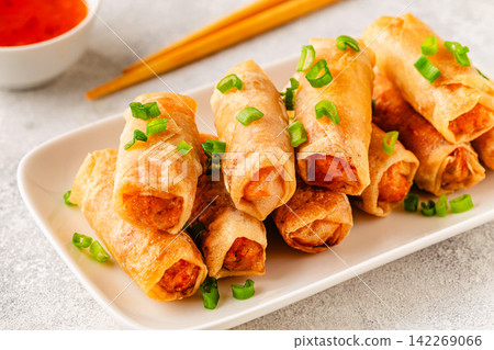 Fried spring rolls served with lime and sauce Fried spring rolls served with lime and sauce 142269066