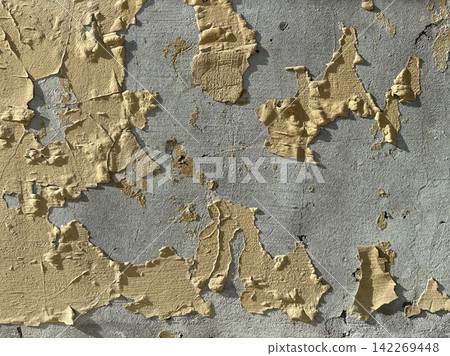 Old concrete house wall with peeling paint Old concrete house wall with peeling paint 142269448