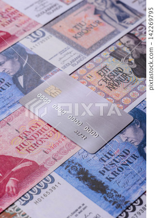 A credit card for contactless cashless payments via a terminal or online. A credit card 142269795