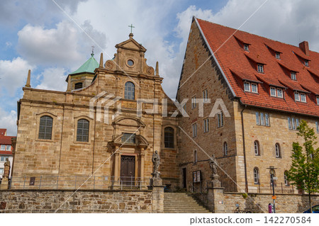 the old city of Hildesheim in germany 142270584