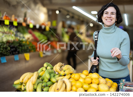 Adult woman choosing fruits and vegetables in vegetable shop Adult woman choosing fruits and vegetables in vegetable shop 142274006