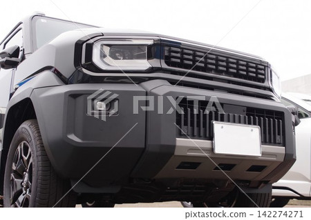Car image: Toyota Land Cruiser FJ front mask, low angle. Car image: Toyota Land Cruiser FJ front mask, low angle. 142274271