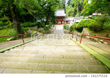 The approach stairs and gatehouse, enveloped in fresh greenery. The approach stairs and gatehouse, enveloped in fresh greenery. 142275516