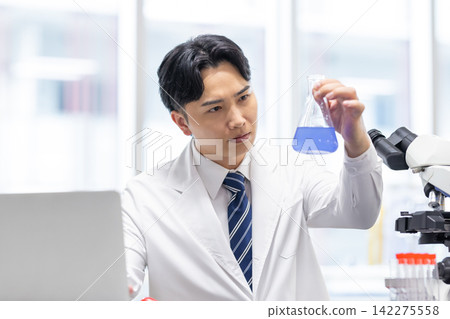 Research Image: A man working in a research lab. Photography cooperation: Denpa Gakuen Tokyo Electronics College. Research Image: A man working in a research lab. Photography cooperation: Denpa Gakuen Tokyo Electronics College. 142275558
