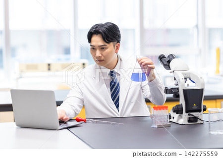 Research Image: A man working in a research lab. Photography cooperation: Denpa Gakuen Tokyo Electronics College. Research Image: A man working in a research lab. Photography cooperation: Denpa Gakuen Tokyo Electronics College. 142275559