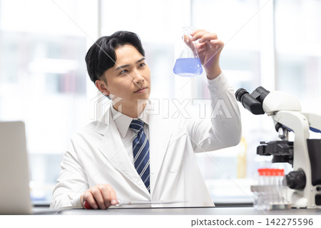 Research Image: A man working in a research lab. Photography cooperation: Denpa Gakuen Tokyo Electronics College. Research Image: A man working in a research lab. Photography cooperation: Denpa Gakuen Tokyo Electronics College. 142275596