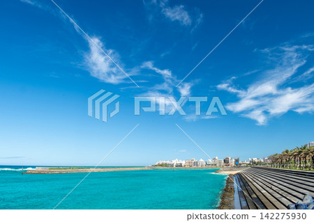沖繩縣北谷町美濱海灘的景色 沖繩縣北谷町美濱海灘的景色 142275930
