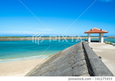 Scenery of Mihama Beach in Chatan Town, Okinawa Prefecture Scenery of Mihama Beach in Chatan Town, Okinawa Prefecture 142275933