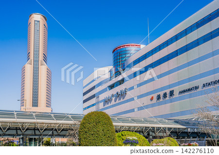 從靜岡縣濱松市眺望JR濱松站和Act City濱松購物中心 從靜岡縣濱松市眺望JR濱松站和Act City濱松購物中心 142276110