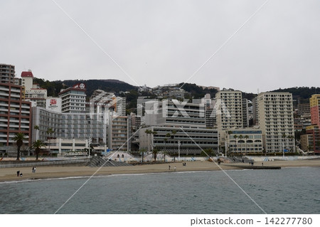 熱海市中心正在重建。 熱海市中心正在重建。 142277780