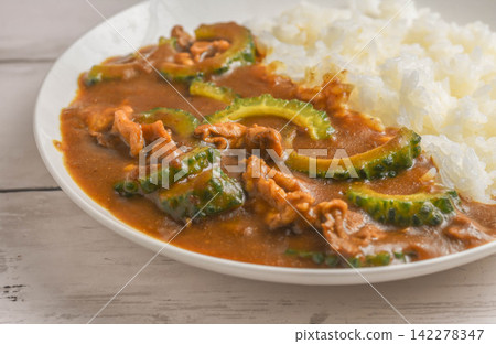 夏季美食：苦瓜咖哩飯 142278347