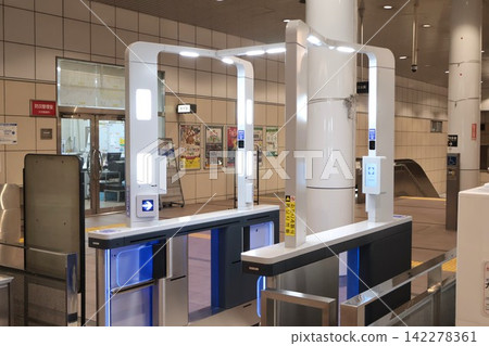 步行式人臉辨識檢票閘機，自動檢票閘機，1 142278361