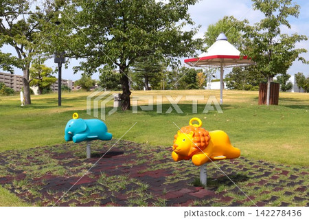Animal-shaped ride-on play equipment for toddlers (Sky Garden at Hanshin Racecourse) Animal-shaped ride-on play equipment for toddlers (Sky Garden at Hanshin Racecourse) 142278436