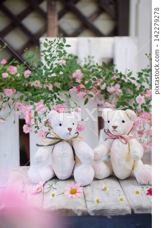 Pink mini roses and bear Pink mini roses and bear 142279278