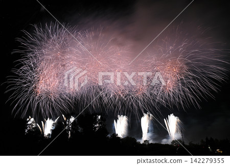 Fireworks display at the Kachimai Fireworks Festival in Obihiro, Hokkaido Fireworks display at the Kachimai Fireworks Festival in Obihiro, Hokkaido 142279355