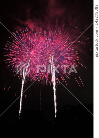 Fireworks display at the Kachimai Fireworks Festival in Obihiro, Hokkaido Fireworks display at the Kachimai Fireworks Festival in Obihiro, Hokkaido 142279388