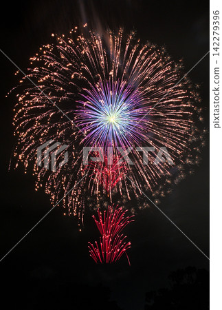 Fireworks display at the Kachimai Fireworks Festival in Obihiro, Hokkaido Fireworks display at the Kachimai Fireworks Festival in Obihiro, Hokkaido 142279396