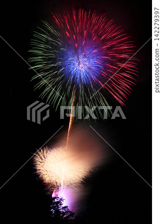 Fireworks display at the Kachimai Fireworks Festival in Obihiro, Hokkaido Fireworks display at the Kachimai Fireworks Festival in Obihiro, Hokkaido 142279397