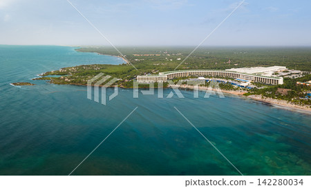 Panorama of an amazing caribbean beach and luxury resort in Playa del Carmen Panorama of an amazing caribbean beach and luxury resort in Playa del Carmen 142280034