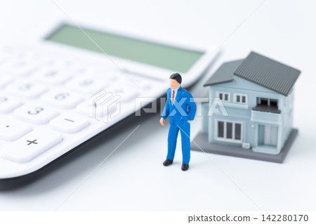 商人,房屋和計算器 商人,房屋和計算器 142280170