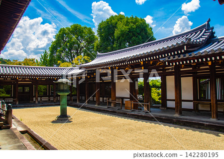 Hino Tanjoin: An elegant Heian-style temple built on the site of the birthplace of Shinran Shonin. Hino Tanjoin: An elegant Heian-style temple built on the site of the birthplace of Shinran Shonin. 142280195