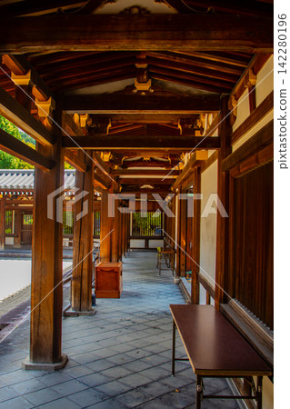 日野丹城:一座優雅的平安時代風格的寺廟,建於親鸞上人的誕生地。 日野丹城:一座優雅的平安時代風格的寺廟,建於親鸞上人的誕生地。 142280196