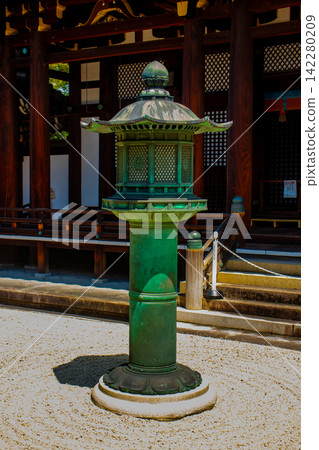 Hino Tanjoin: An elegant Heian-style temple built on the site of the birthplace of Shinran Shonin. Hino Tanjoin: An elegant Heian-style temple built on the site of the birthplace of Shinran Shonin. 142280209