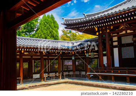 Hino Tanjoin: An elegant Heian-style temple built on the site of the birthplace of Shinran Shonin. Hino Tanjoin: An elegant Heian-style temple built on the site of the birthplace of Shinran Shonin. 142280210