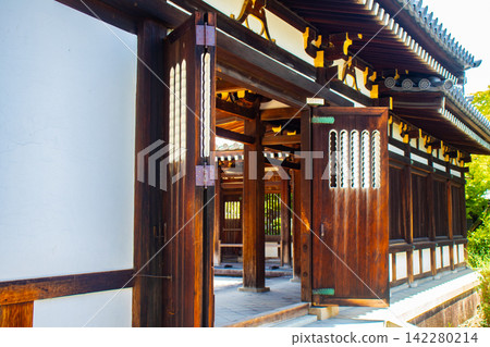 Hino Tanjoin: An elegant Heian-style temple built on the site of the birthplace of Shinran Shonin. Hino Tanjoin: An elegant Heian-style temple built on the site of the birthplace of Shinran Shonin. 142280214
