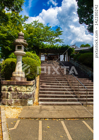 Hino Tanjoin: An elegant Heian-style temple built on the site of the birthplace of Shinran Shonin. 142280242
