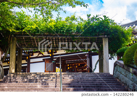 日野丹城：一座優雅的平安時代風格的寺廟，建於親鸞上人的誕生地。 142280246