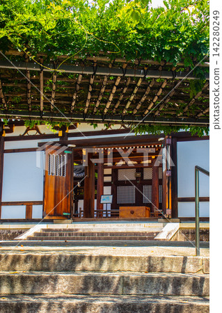 Hino Tanjoin: An elegant Heian-style temple built on the site of the birthplace of Shinran Shonin. Hino Tanjoin: An elegant Heian-style temple built on the site of the birthplace of Shinran Shonin. 142280249