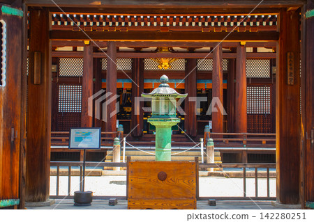 Hino Tanjoin: An elegant Heian-style temple built on the site of the birthplace of Shinran Shonin. Hino Tanjoin: An elegant Heian-style temple built on the site of the birthplace of Shinran Shonin. 142280251