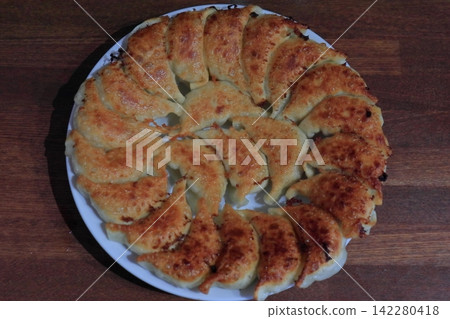 福島特產:圓餅狀餃子 福島特產:圓餅狀餃子 142280418