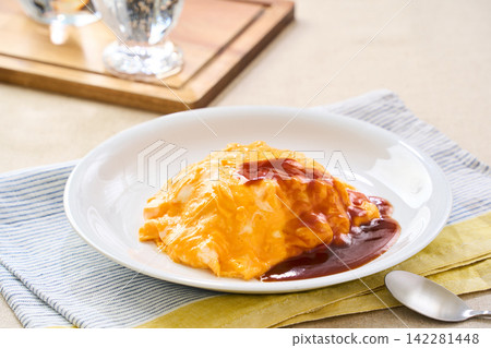 Fluffy and creamy omelet rice with demi-glace sauce (Western-style dish) 142281448