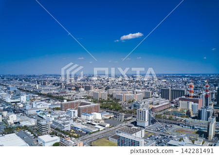 Drone aerial photography of modern cities. Society, construction, bird's-eye view, business, transportation, industry, blue sky, roads, railways, views, horizon, Japan Drone aerial photography of modern cities. Society, construction, bird's-eye view, business, transportation, industry, blue sky, roads, railways, views, horizon, Japan 142281491
