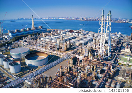 無人機航拍工業區。工廠、工業、能源、石化、煉油廠、資源、原油、石油、環境、科技、日本 無人機航拍工業區。工廠、工業、能源、石化、煉油廠、資源、原油、石油、環境、科技、日本 142281506