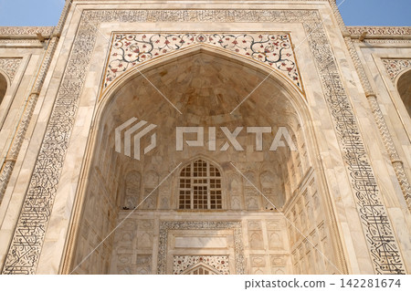 Taj Mahal (Crown of Palaces), an ivory-white marble mausoleum in Agra, Uttar Pradesh, India Taj Mahal (Crown of Palaces), an ivory-white marble mausoleum in Agra, Uttar Pradesh, India 142281674