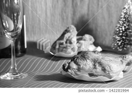 Christmas decorations: chicken, champagne, and a Christmas tree. 142281994