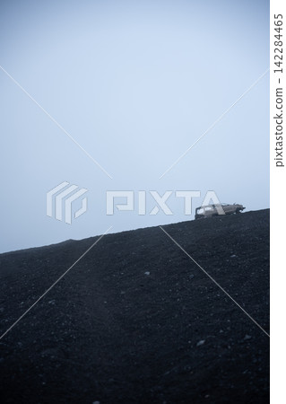 瓦格尼爾的富士山籠罩在薄霧之中 瓦格尼爾的富士山籠罩在薄霧之中 142284465