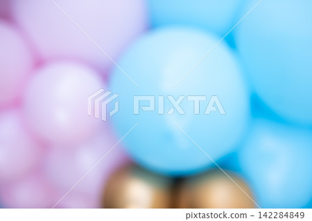 Soft-focus blurred festive background featuring pastel pink, baby blue, and glittering gold balloons, perfect for baby showers and celebrations. Soft-focus blurred festive background featuring pastel pink, baby blue, and glittering gold balloons, perfect for baby showers and celebrations. 142284849
