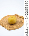pear  142285140