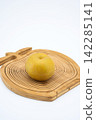 pear  142285141