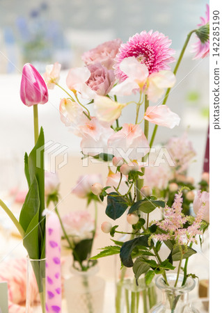 Pink flower arrangement to boost your love luck Pink flower arrangement to boost your love luck 142285190