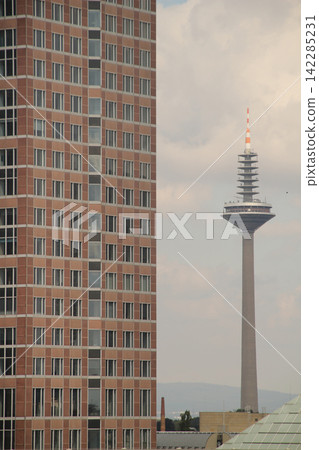 Modern architecture in the finance district of Frankfurt, germany Modern architecture in the finance district of Frankfurt, germany 142285231