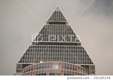 Modern architecture in the finance district of Frankfurt, germany Modern architecture in the finance district of Frankfurt, germany 142285238
