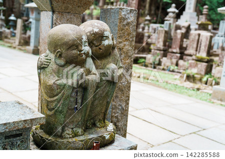 高野山:內殿中和藹可親的地藏菩薩像 高野山:內殿中和藹可親的地藏菩薩像 142285588