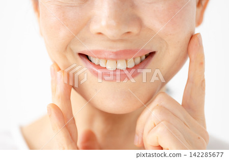 女人的嘴，微笑。 142285677