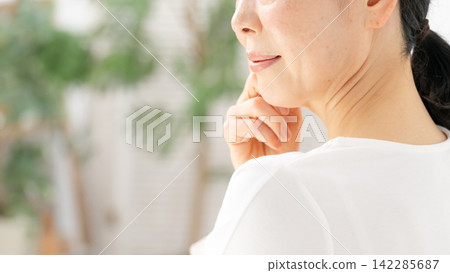 女人的嘴，微笑。 142285687