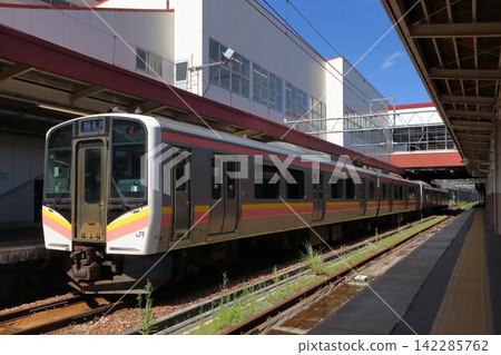Joetsu Line E129 series train (4-car formation: Minakami ⇔ Nagaoka) Joetsu Line E129 series train (4-car formation: Minakami ⇔ Nagaoka) 142285762